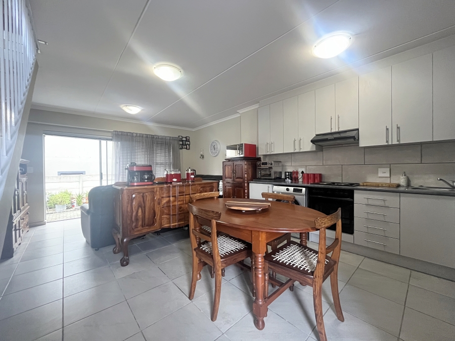 To Let 2 Bedroom Property for Rent in Brackenfell South Western Cape